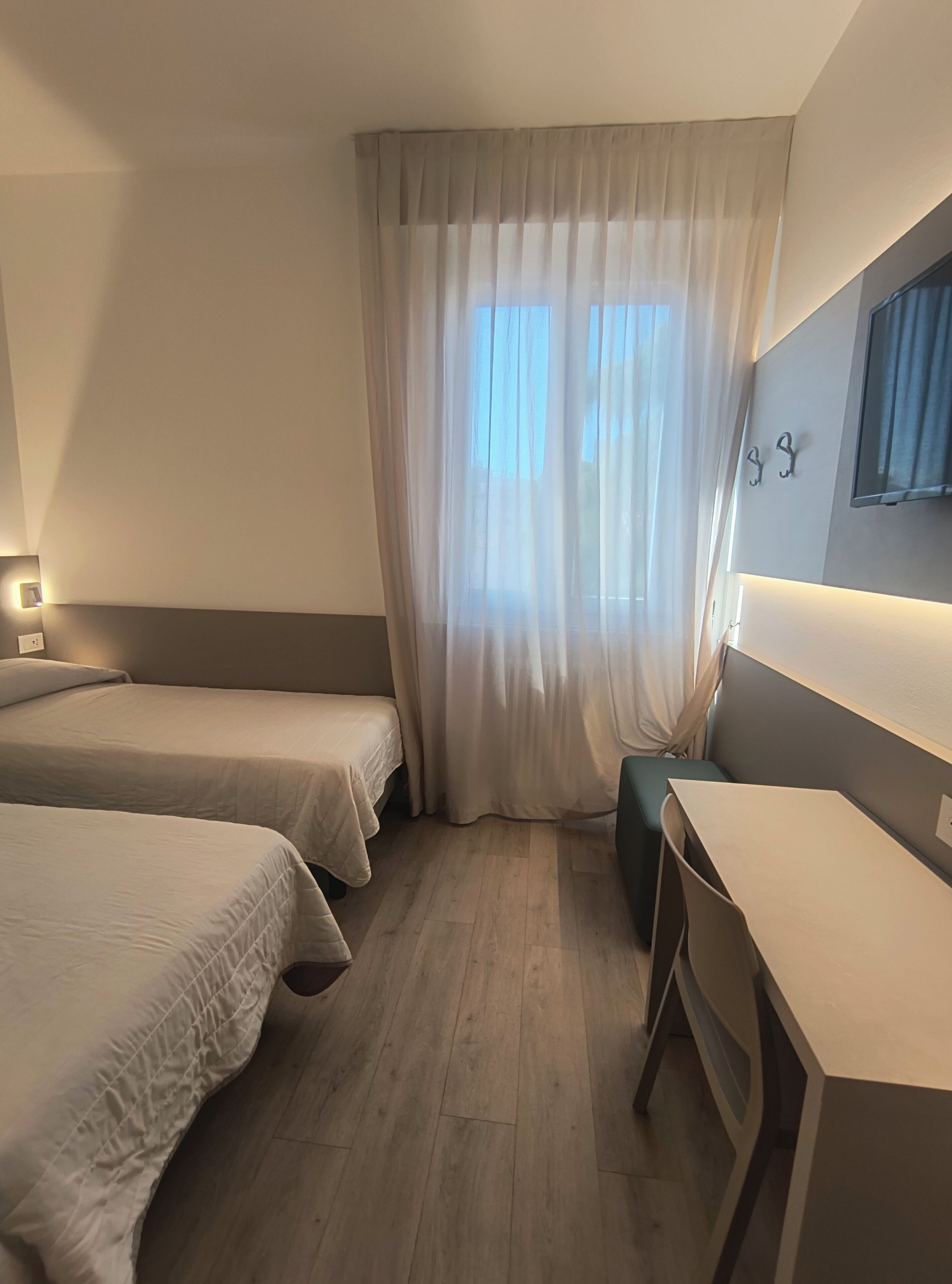 Classic Triple Room | Desk, free WiFi, bed sheets
