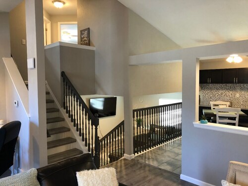 Breathtaking, updated 3 BR/2 BA Home Near Cherry Creek & Quincy Reservoirs