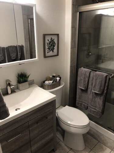 Henkeäsalpaava, päivitetty 3 BR / 2 BA -koti lähellä Cherry Creek & Quincy -säiliöitä
