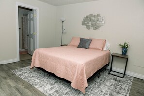 2 bedrooms, iron/ironing board, free WiFi, bed sheets