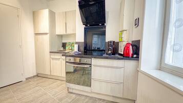 Fridge, microwave, oven, stovetop