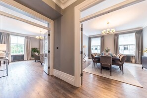 익스클루시브 아파트 | 거실 공간 | 평면 TV