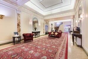 익스클루시브 아파트 | 거실 공간 | 평면 TV