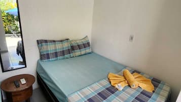 Economy Triple Room | Minibar, iron/ironing board, free WiFi, bed sheets