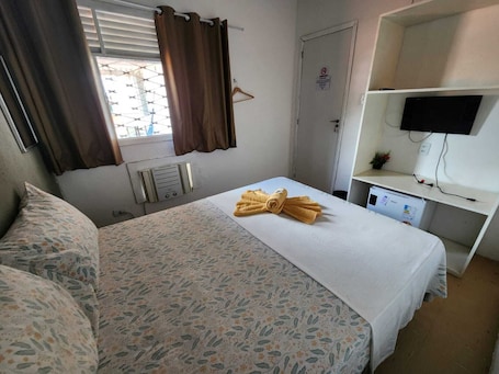 Basic Double or Twin Room | Minibar, iron/ironing board, free WiFi, bed sheets