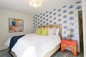 4 bedrooms, iron/ironing board, WiFi, bed sheets