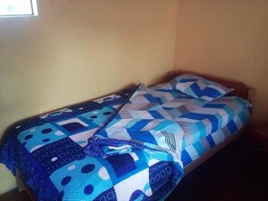 Quarto triplo básico | Wi-Fi de cortesia