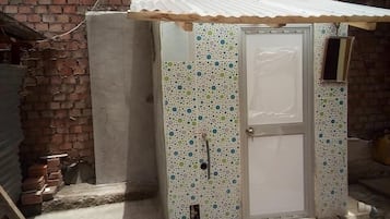Basic Double Room | Bathroom