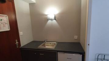 Double Room, Lake View | Mini fridge