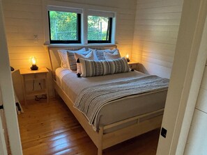2 slaapkamers, een strijkplank/strijkijzer, gratis wifi, beddengoed