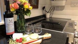 Kaffetrakter/tekoker, kjøleskap, mikrobølgeovn og ovn
