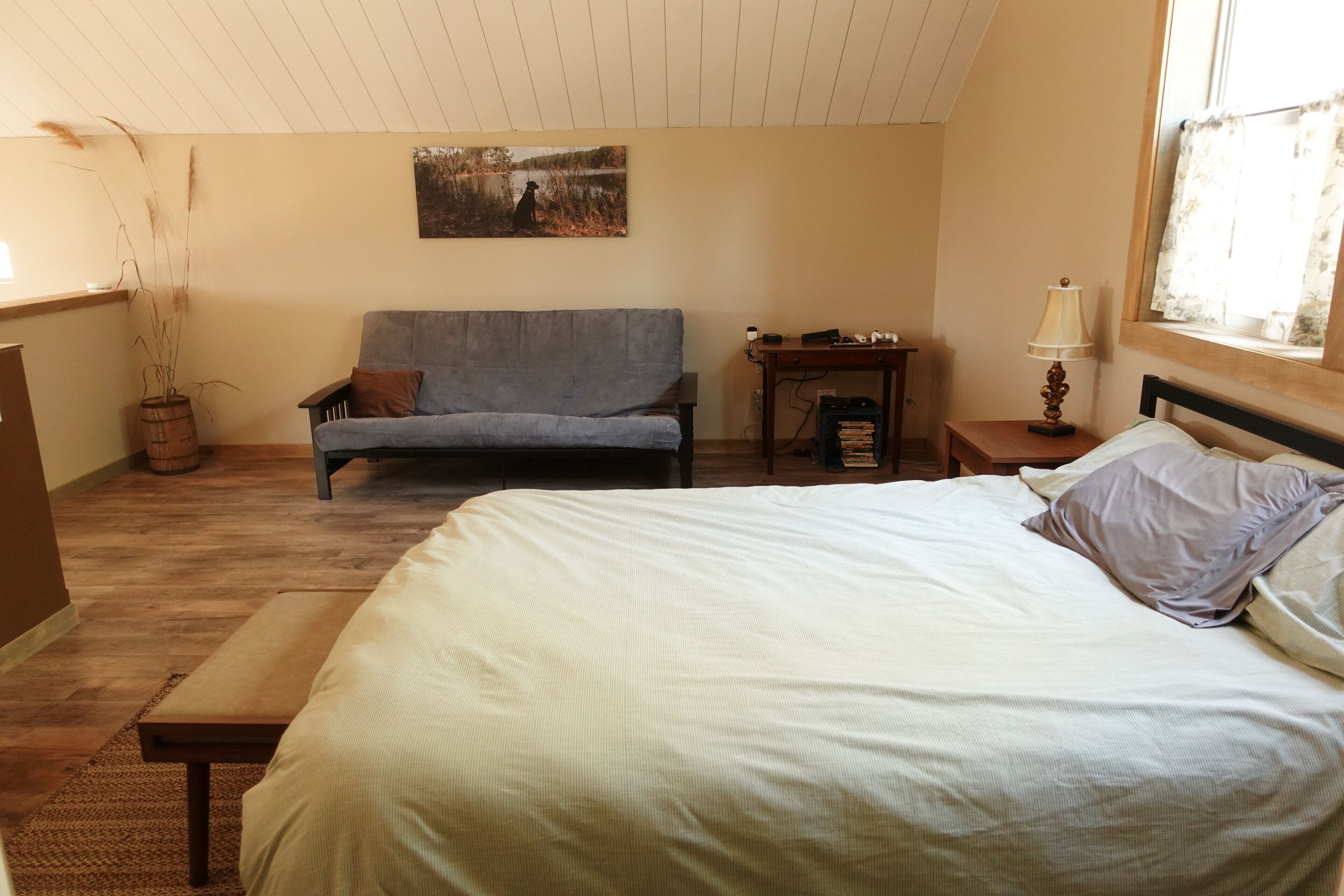 2 makuuhuonetta, silitysrauta/-lauta, ilmainen Wi-Fi, vuodevaatteet