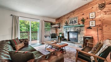 Smart TV, chimenea y futbolito