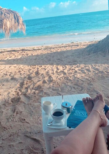 beatifull condoFront  of the beach wifi . cable TV neflex 