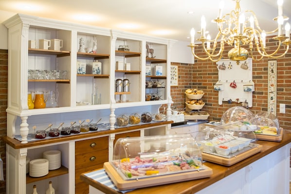 Buffet déjeuner servi tous les jours en supplément