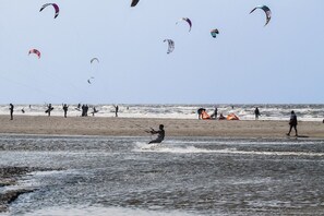 Surfing/boogie boarding