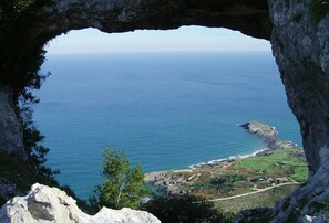 Sulla spiaggia, lettini da mare