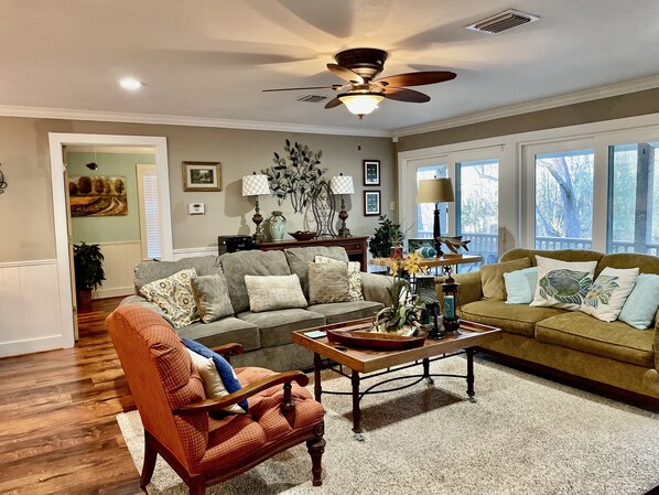 Smart TV, fireplace, DVD player, books