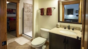Shower, jetted bath, hair dryer, towels - Elite Property w/ Million Dollar View + Hot Tub (Estes Park)