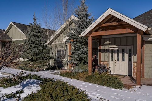 Elite Property w/ Million Dollar View + Hot Tub