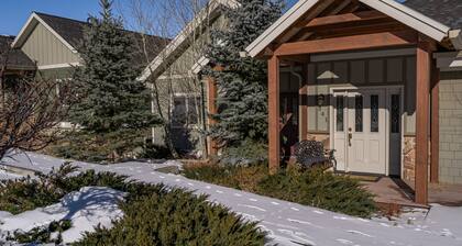 Elite Property w/ Million Dollar View + Hot Tub