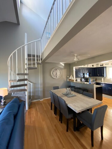 Vacation Villa overlooks 9th fairway a 12 minute drive to Cedar Point near beach