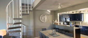 Vacation Villa overlooks 9th fairway a 12 minute drive to Cedar Point near beach