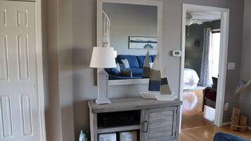 2 chambres, coffres-forts dans les chambres, bureau