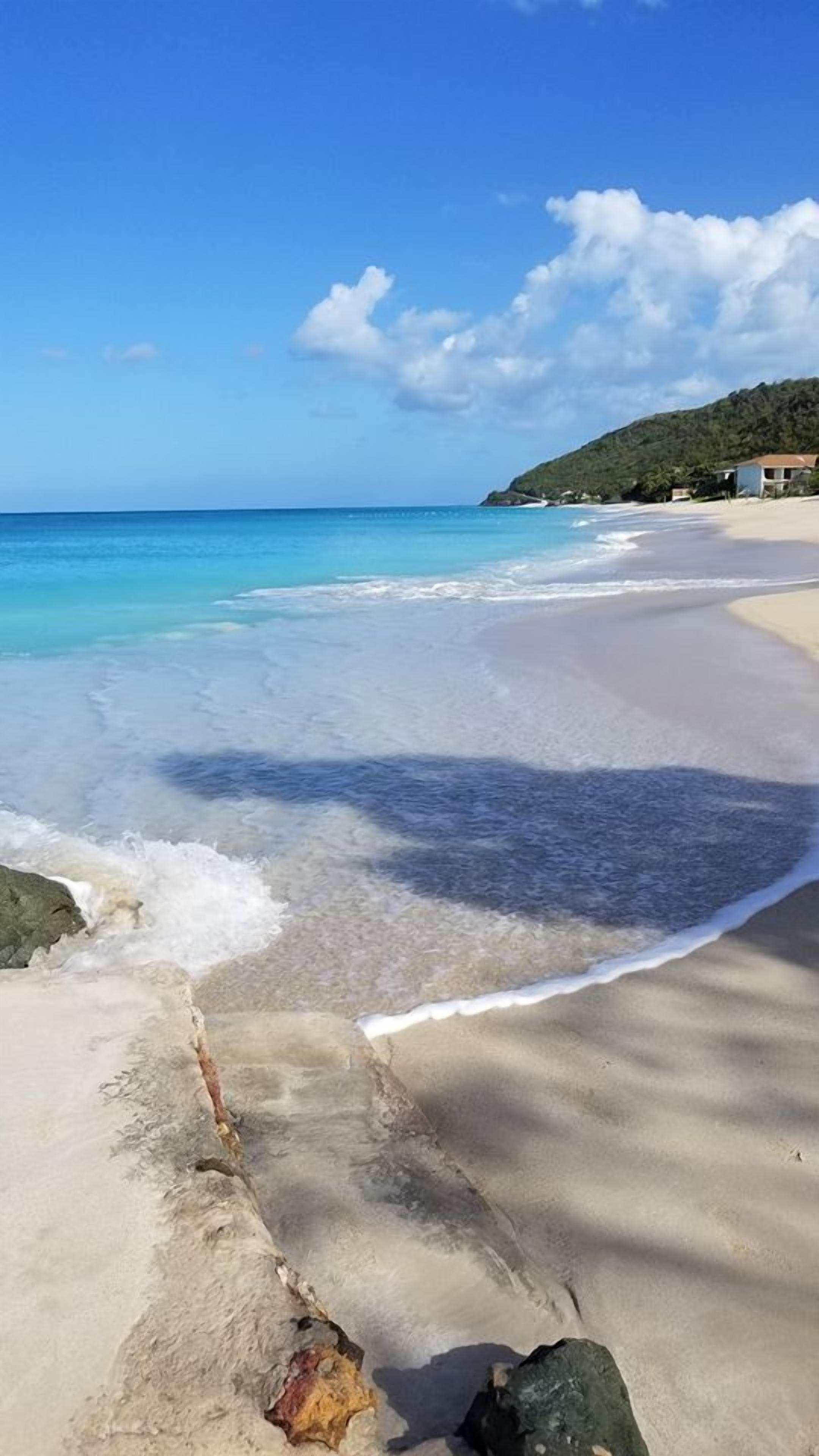 En la playa, arena blanca