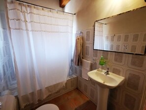 Douche, serviettes fournies