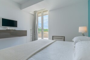 3 bedrooms, iron/ironing board, travel cot, free WiFi