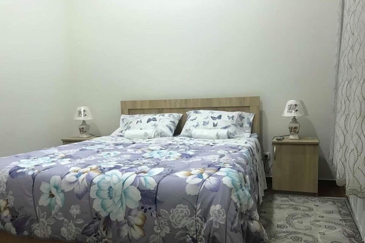 Free WiFi, bed sheets