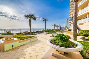 Exterior - Ocean Vistas Condos by NBI Rentals (Daytona Beach Shores)