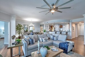 Condo, 3 Bedrooms | Living room
