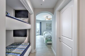 Condo, 2 Bedrooms