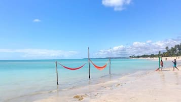 Una spiaggia nelle vicinanze