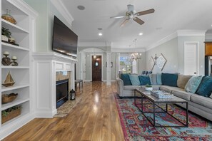 Älytelevisio, DVD-soitin, kirjoja