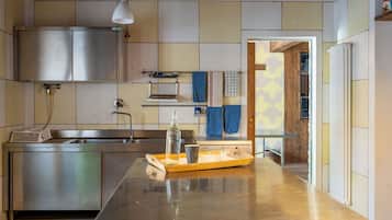 Geschirrspüler, Toaster, Hochstuhl, Esstisch