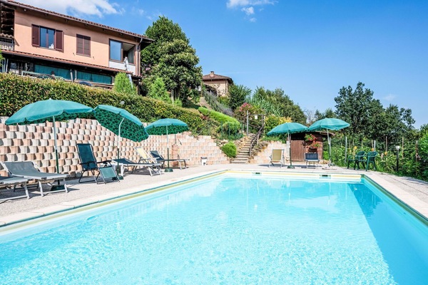 Wasser, Wolke, Himmel, Pflanze, Eigentum, Gebäude, Schwimmbad, Azurblau, Blau, Baum