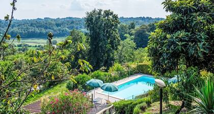 Joli appartement dans une maison de vacances avec WIFI, piscine, TV, patio et animaux admis
