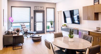 LUX 2BD/2BA CONDO .5 Mi From Lower Broadway- NASHVILLE, TN