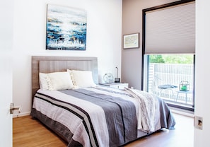 2 bedrooms, in-room safe, desk, iron/ironing board