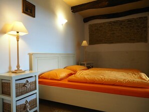 2 bedrooms, free WiFi, bed sheets