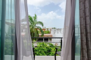 Condo, 3 habitaciones | Balcón