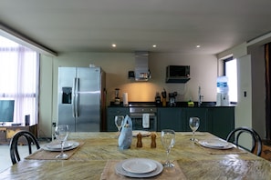 Appart'hôtel, 3 chambres | Cuisine privée | Réfrigérateur, micro-ondes, four, lave-vaisselle