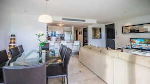 Condo, 2 Bedrooms | Dining