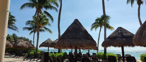 Condo, 2 Bedrooms | Property grounds