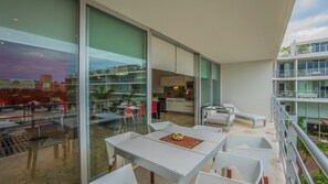 Condo, 2 habitaciones | Restaurante al aire libre