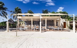 Condo, 2 habitaciones | Restaurante al aire libre