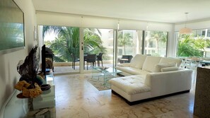 Condo, 2 Bedrooms | Living room